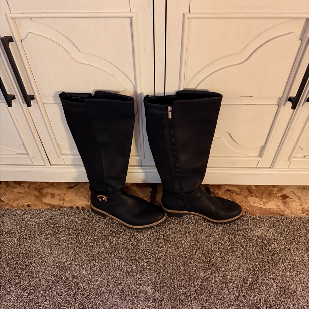 Black Knee-High Women's Boots - Picture 2 of 3